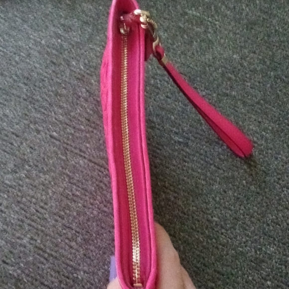 🆕 💕VTG/RARE Coach💕 - Luxe Leather Fuchsia Zip Clutch - Picture 10 of 11